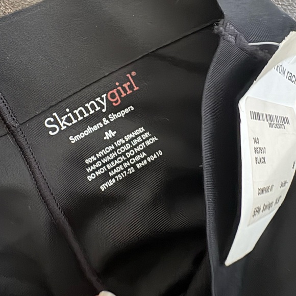 Seamless Black High-Waist Women's Shorts - Picture 4 of 6